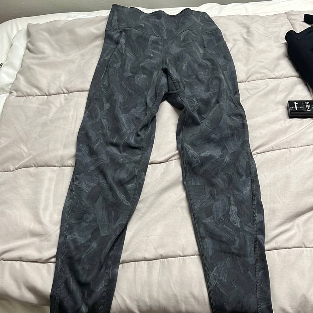 UNIQLO marble leggings